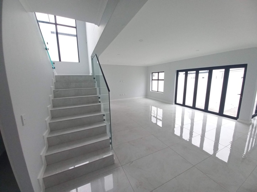 5 Bedroom Property for Sale in Sandown Western Cape